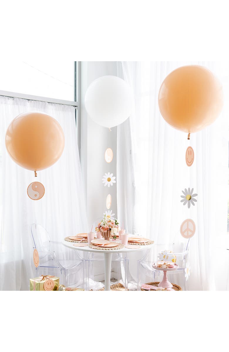 Jollity 
Co Peace 
Love Daisy Thingamajigs, Alternate, color, Assorted Pre-Pack