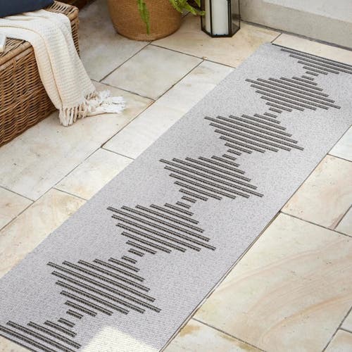 Jonathan Y Vinales Diamond Stripe Indoor/outdoor Area Rug In Light Gray/black