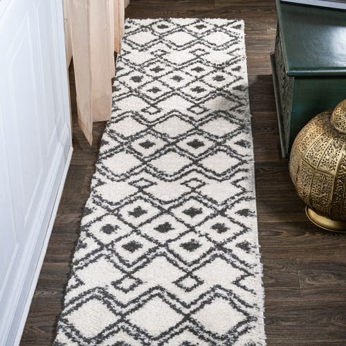 Jonathan Y Caimari Moroccan Diamond Shag Area Rug In White/gray