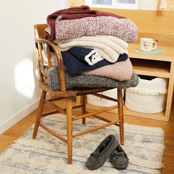 Barefoot Dreams CozyChic<sup>™</sup> Rib Trim Throw - 45" x 60"