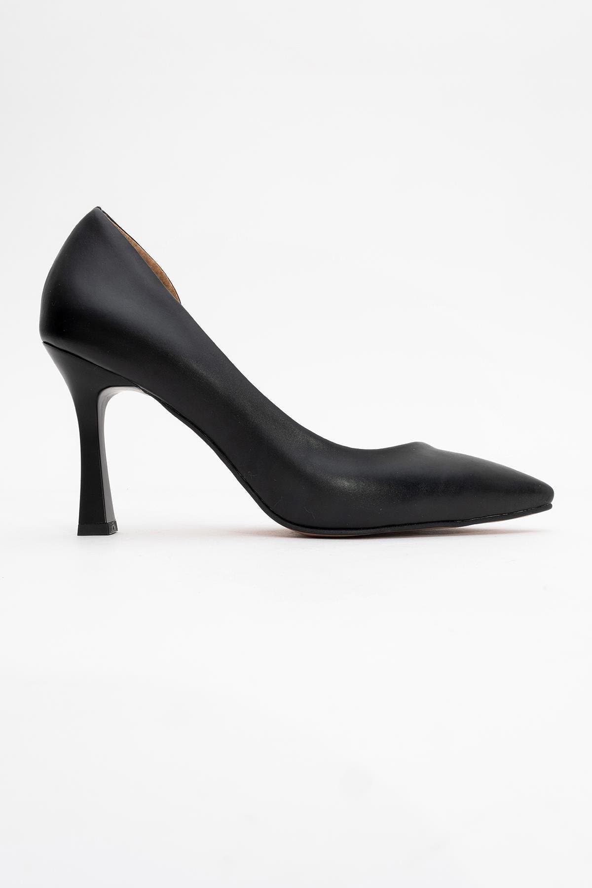 Prologue Shoes Ursula Pointed Toe Pump, Alternate, color, Black