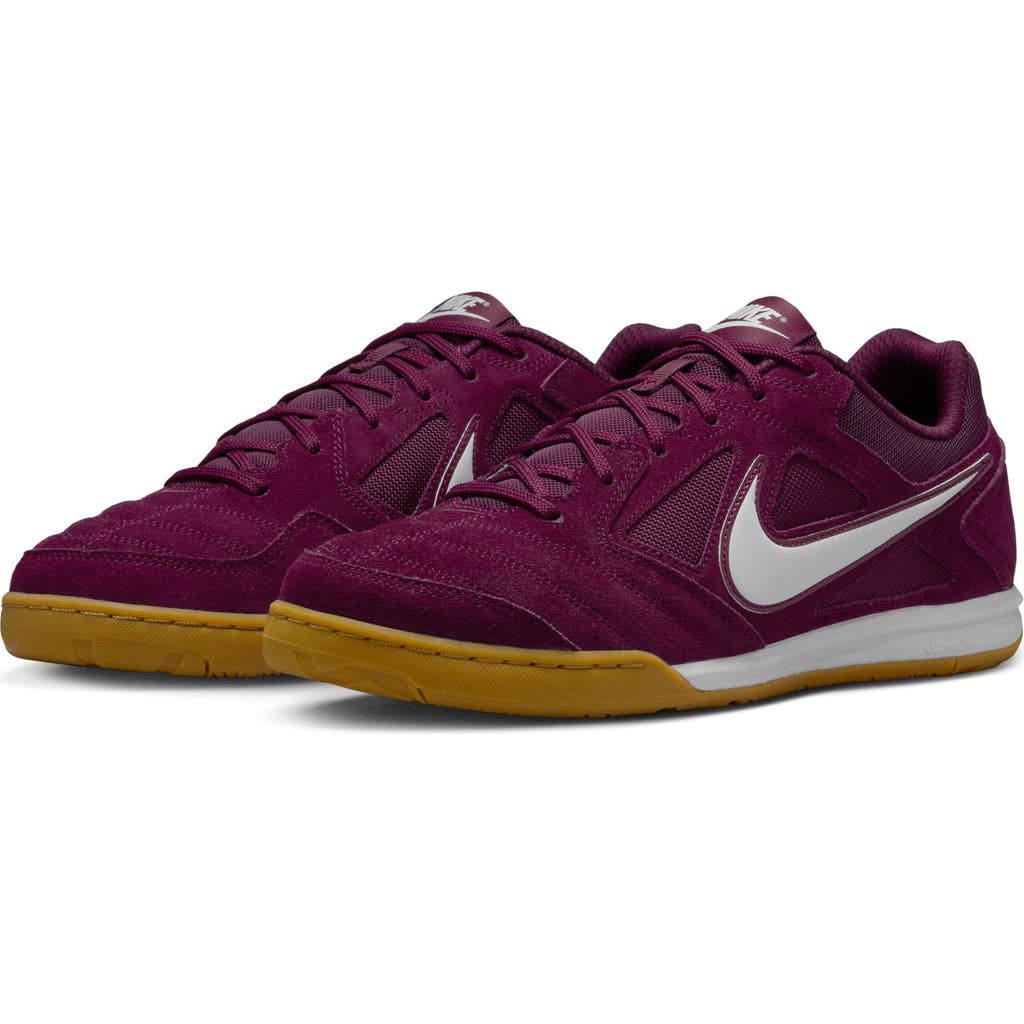 Nike Gato Soccer Sneaker