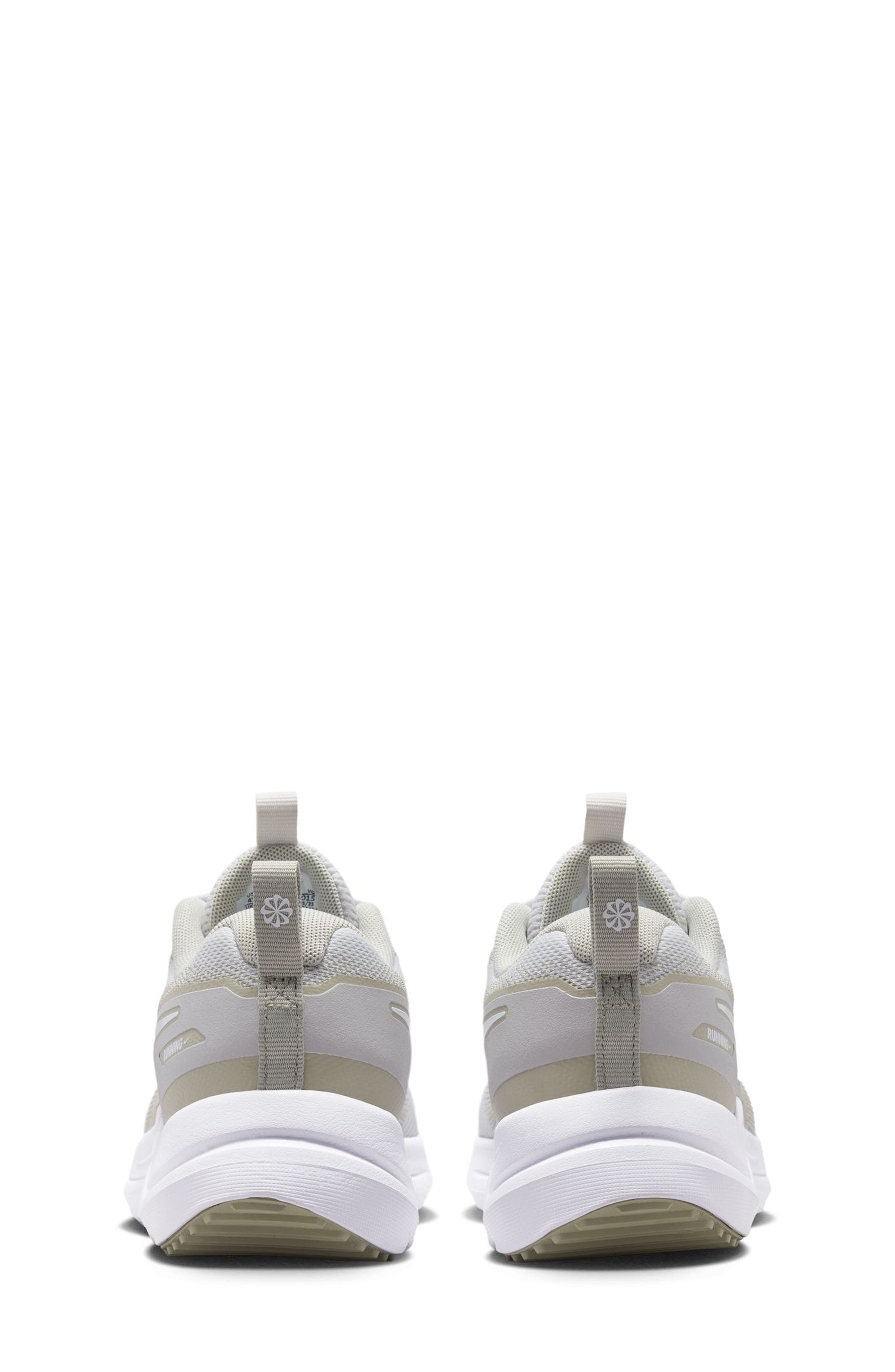 Nike Cosmic Runner Running Shoe, Alternate, color, Grey White