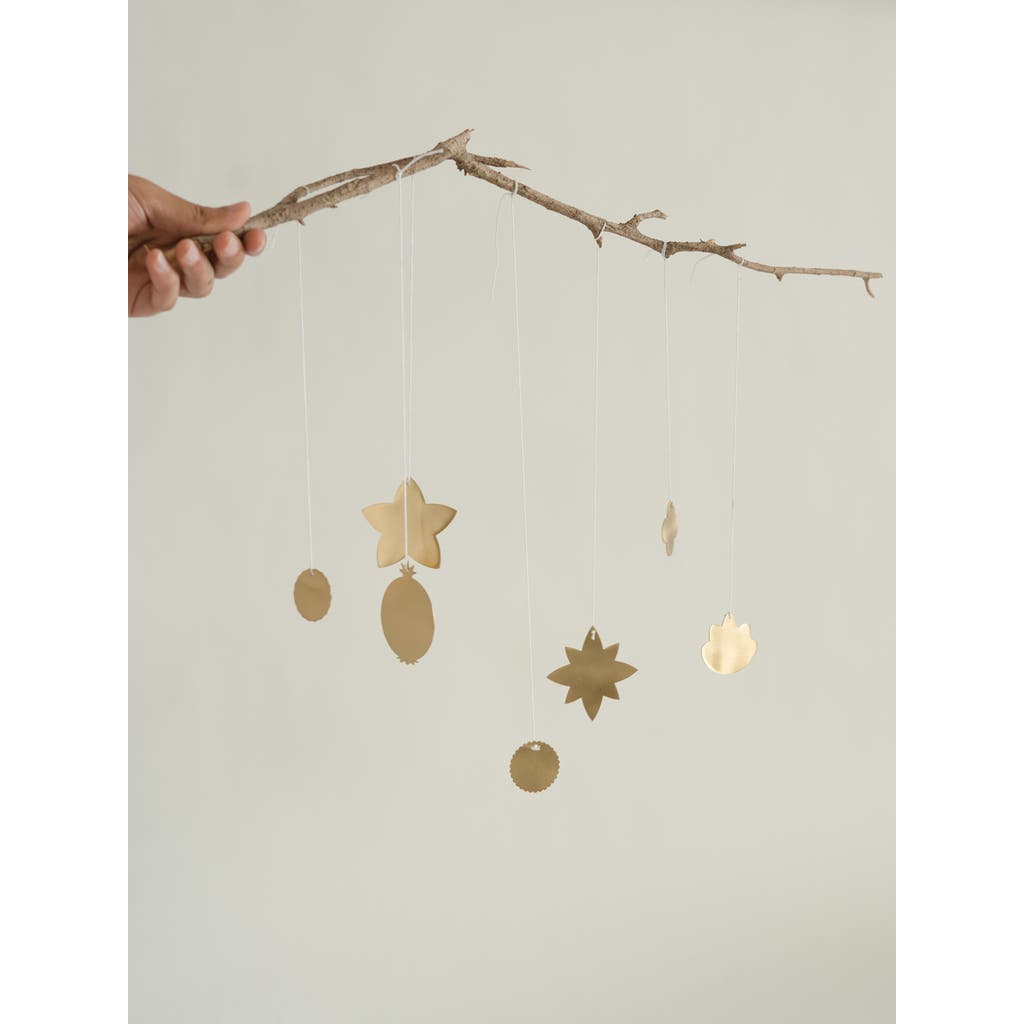 Fleck Foliage Brass Ornaments In Gold