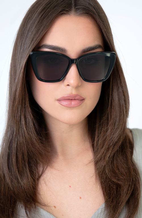 Illesteva Barcelona Sunglasses In Black