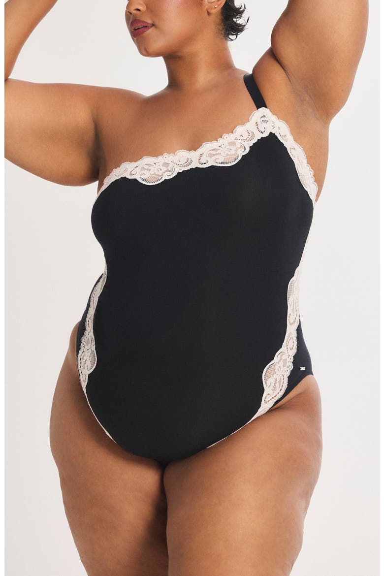 Swirly Girly One-Shoulder Teddy, Alternate, color, BLACK CAVIAR/ WHITE TEA