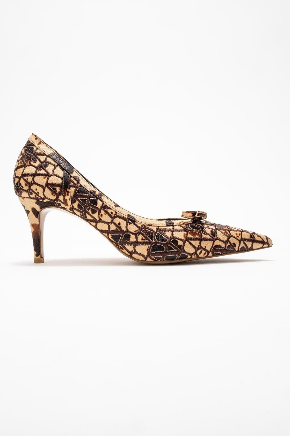 Camden Bow Pointed Toe Pump, Alternate, color, Beige Pattern