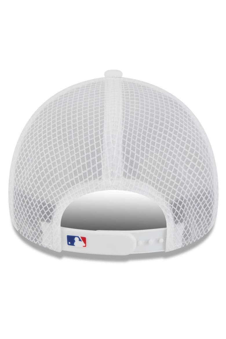 Men's New Era White Chicago Cubs 2026 Batting Practice Apex 9FORTY Adjustable Trucker Hat, Alternate, color, White
