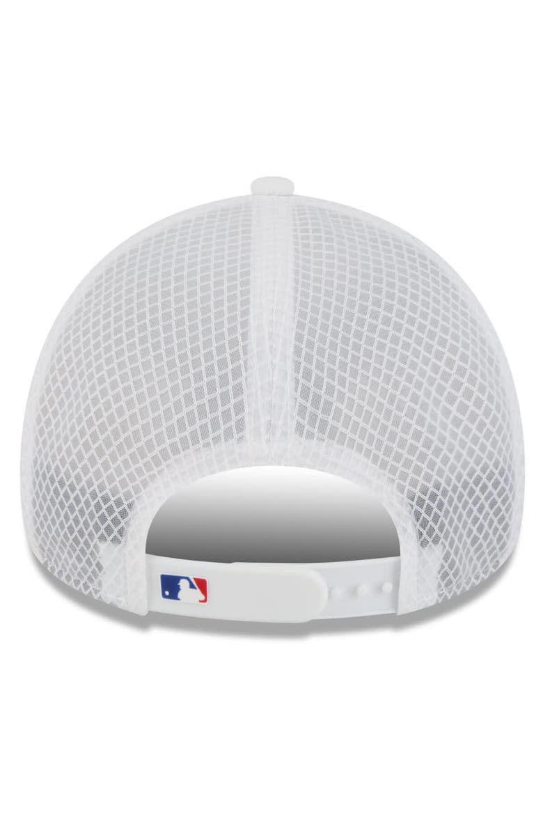 New Era Men's New Era White Chicago Cubs 2026 Batting Practice Apex 9FORTY Adjustable Trucker Hat, Alternate, color, White