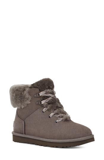 UGG UGG® CLASSIC MINI ALPINE BOOT