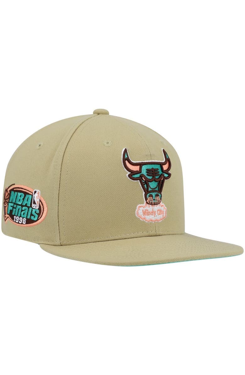 Mitchell & Ness Men's Mitchell & Ness Khaki Chicago Bulls 1996 NBA Finals Hardwood Classics Malibu Sunrise Fitted Hat, Main, color,