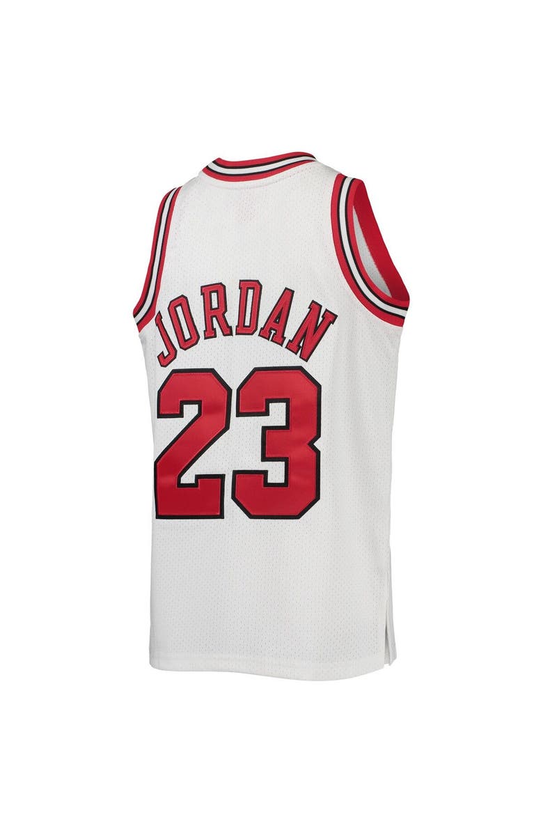 Mitchell & Ness Youth Mitchell & Ness Michael Jordan White Chicago Bulls 1997/98 Hardwood Classics Authentic Jersey, Alternate, color, White