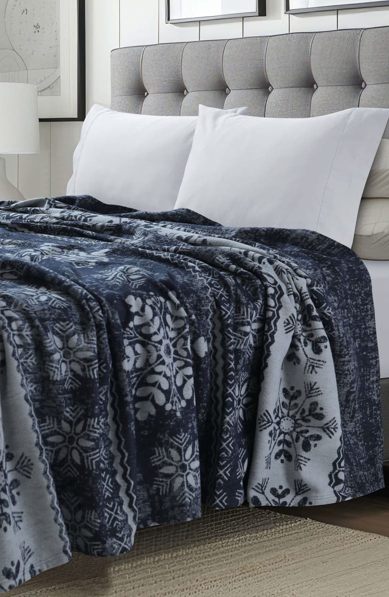 AZORES HOME Yarn Dyed Organic Cotton Throw Blanket, Alternate, color, Snowflakes Navy