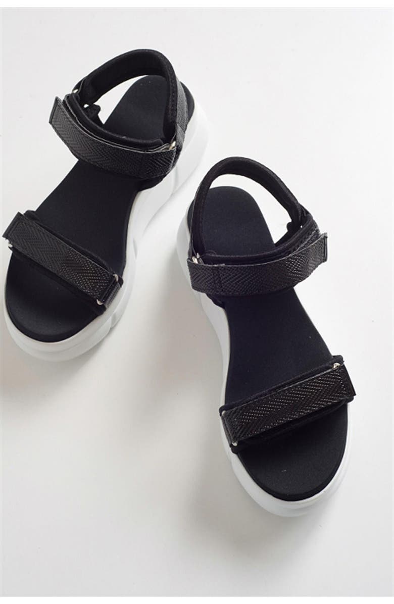 Prologue Shoes Yrmengardis Strappy Sandal, Alternate, color, Black