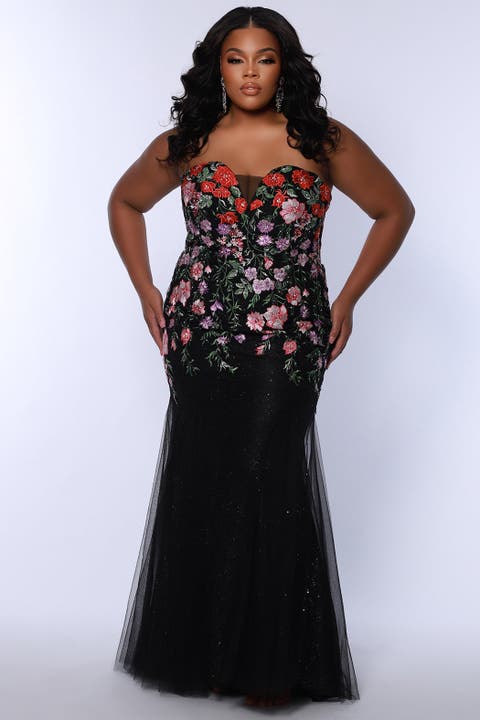 Sweetheart Neckline Fitted Floral Plus Size Gown