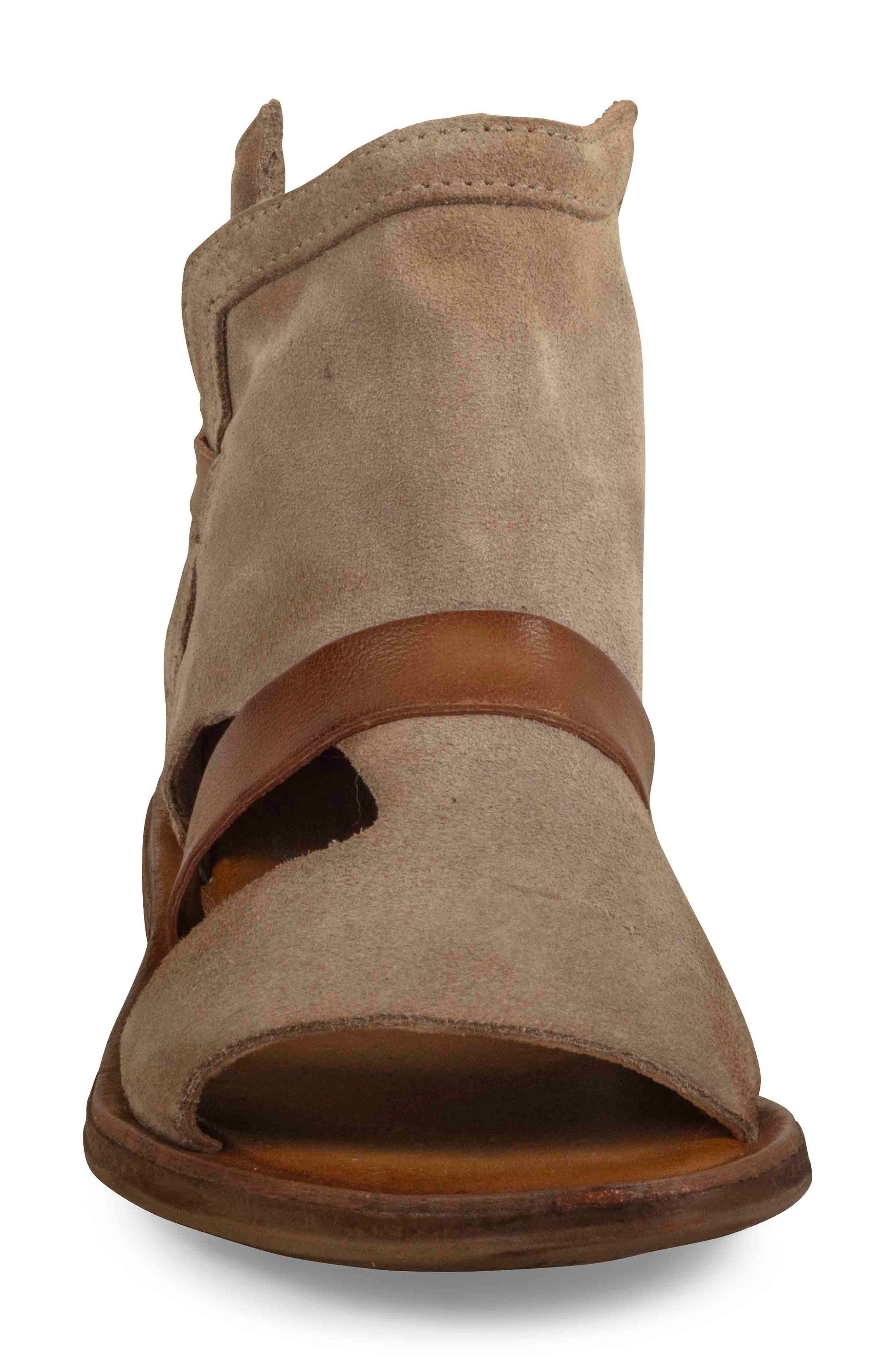 Finney Sandal, Alternate, color, PEBBLE LEATHER