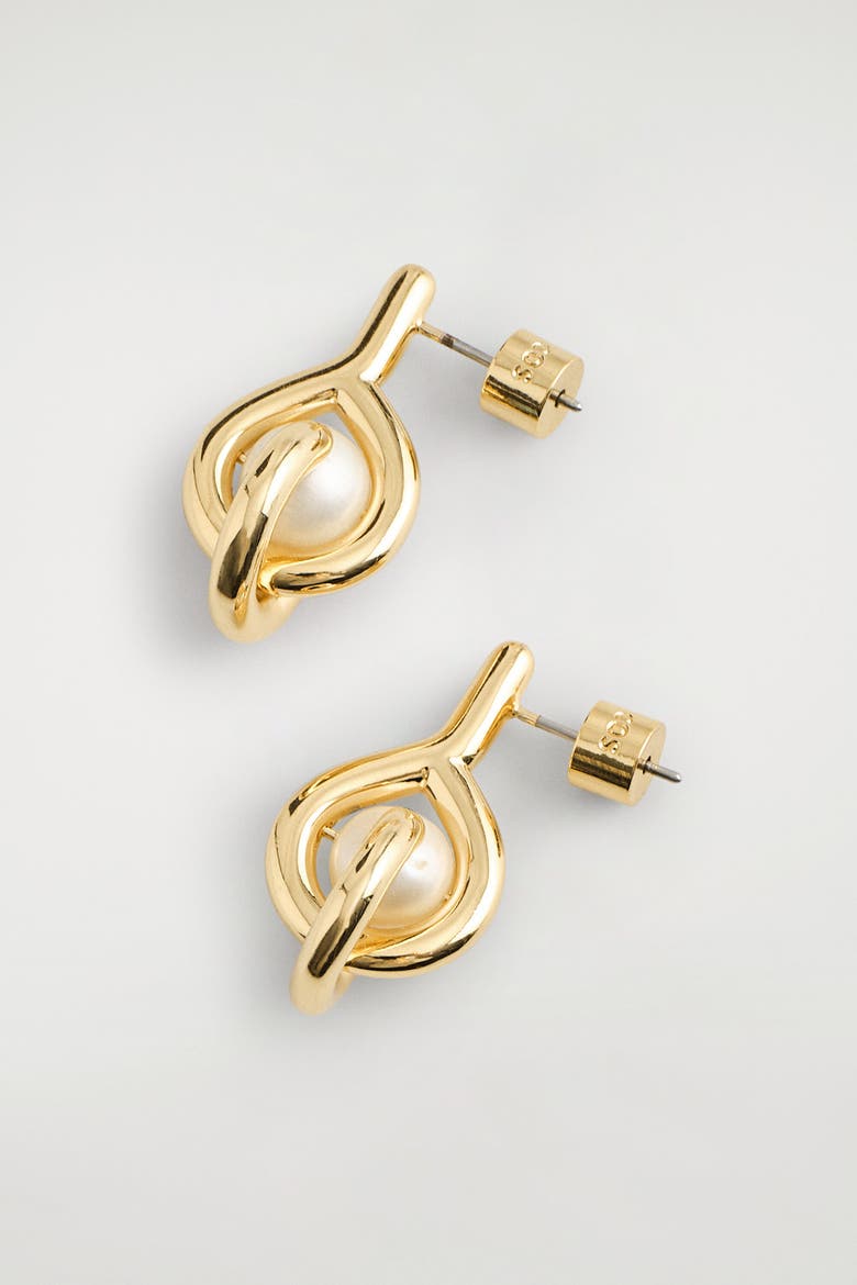 Sculptural Pearl Earrings, Alternate, color, ZŁOCISTY/ PERŁA