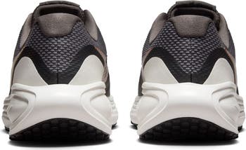 Revolution 8 Running Shoe