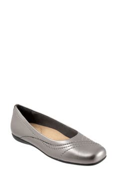 Sasha Flat