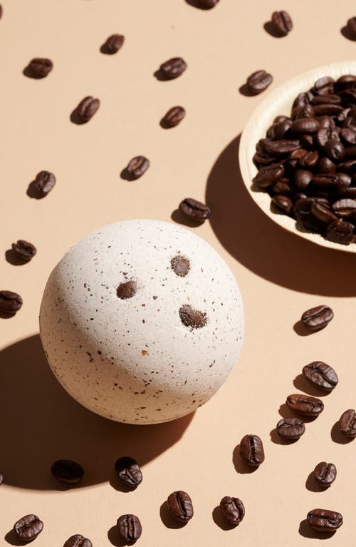 Lovery Extra Large Coffee Bath Bomb In Off-white/dark Brown