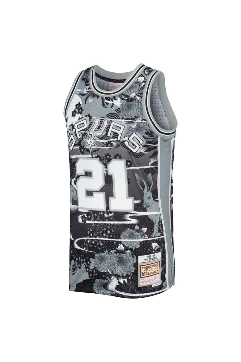 Men's Mitchell & Ness Tim Duncan Silver San Antonio Spurs 1998/99 Hardwood Classics Lunar New Year Swingman Jersey, Alternate, color, Silver