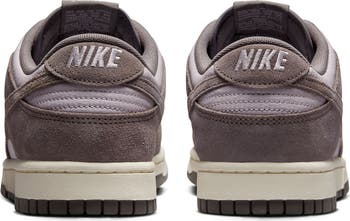 Dunk Low SE Basketball Sneaker