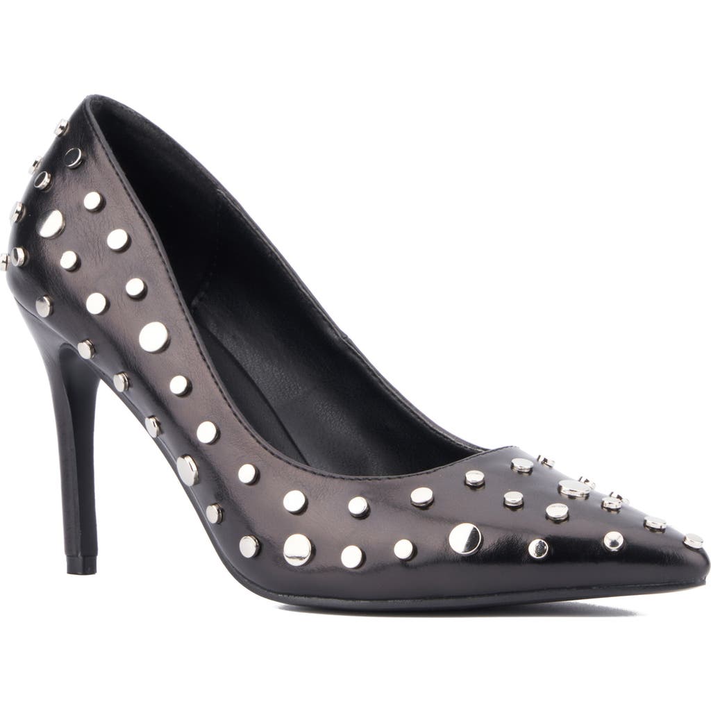 Torgeis Zoelle Studded Pump In Black