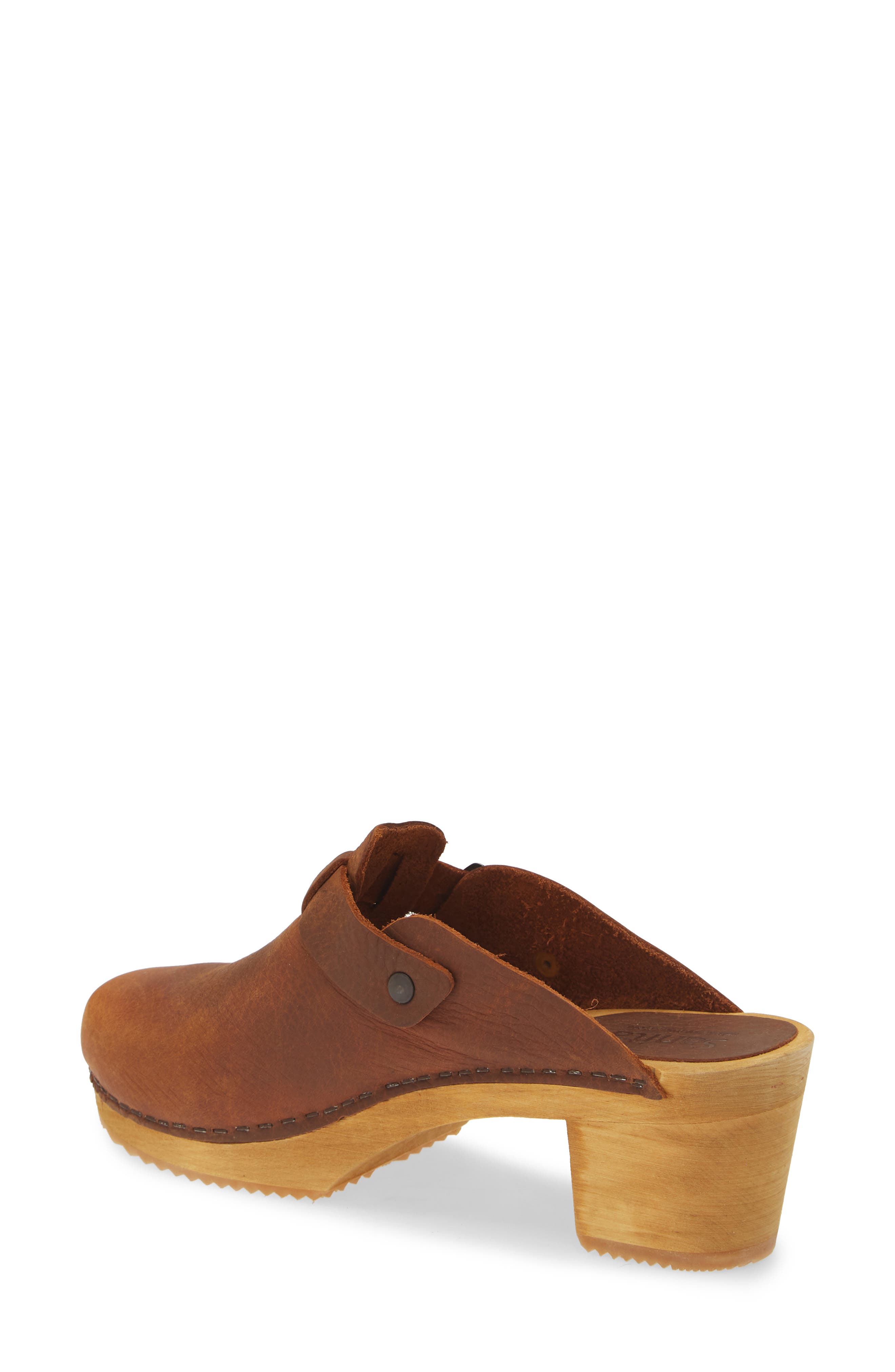 Sanita Maulo Clog, Alternate, color, Chestnut