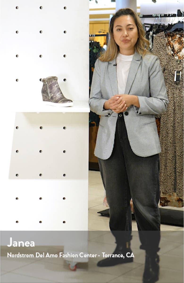 Foxie Bootie, sales video thumbnail