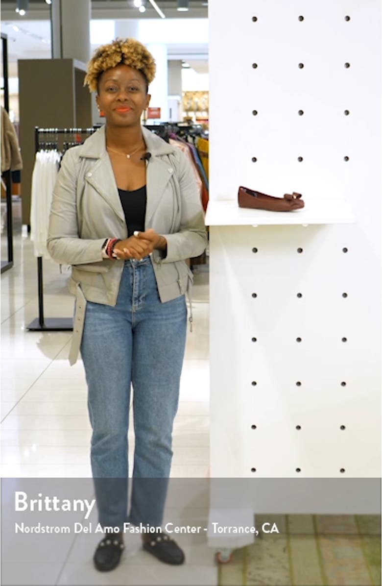 Sually Flat, sales video thumbnail