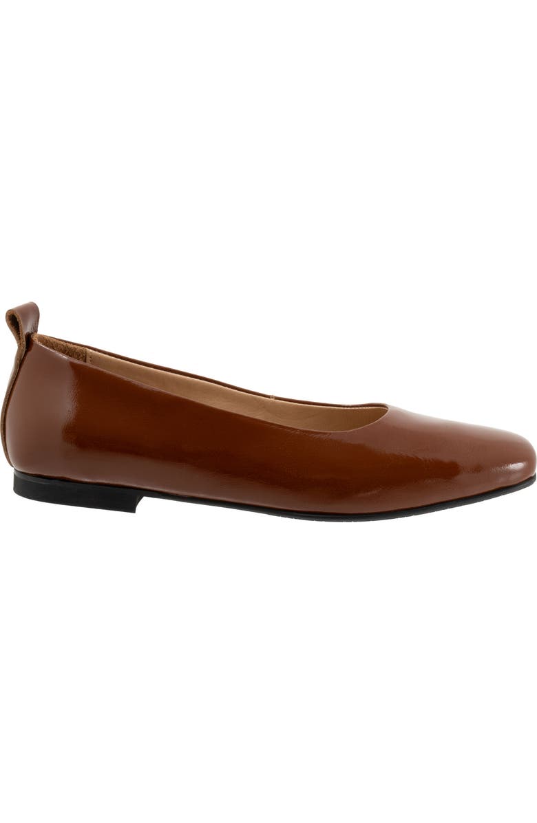 Bueno Elizabeth Flat, Alternate, color, Walnut Patent
