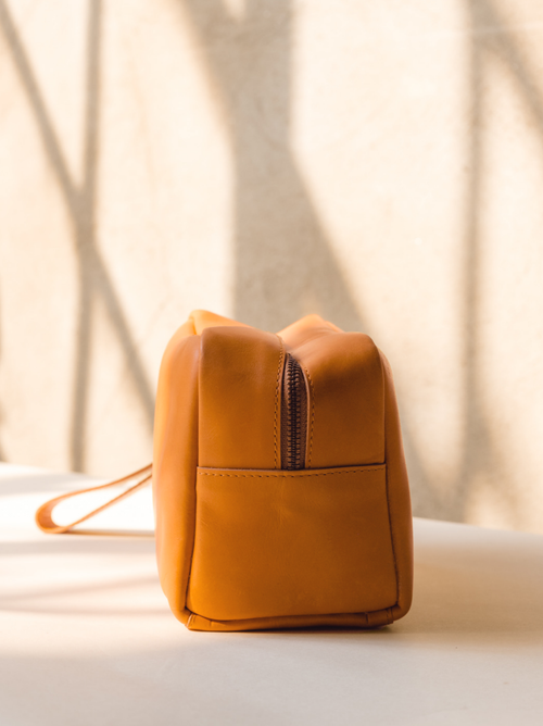 Able Avery Dopp Kit In Cognac