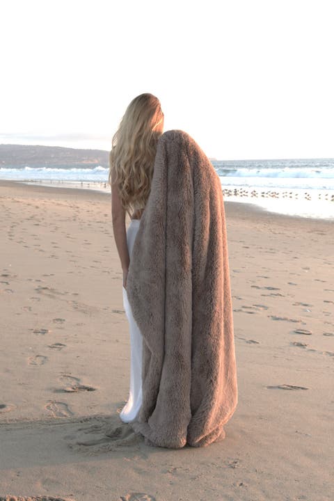 Venice Faux Fur Throw