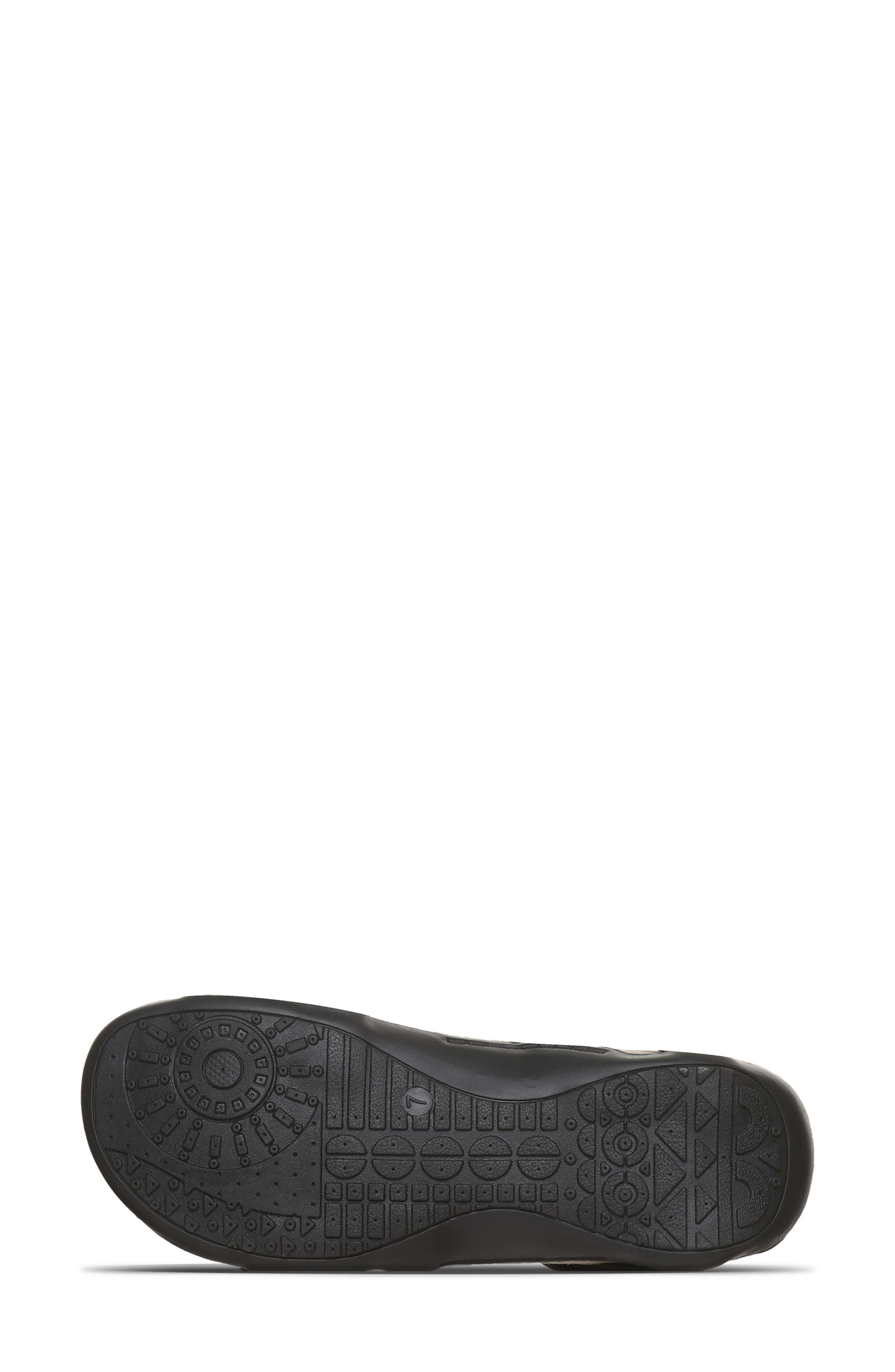 BEARPAW Acacia Faux Leather Slide Sandal, Alternate, color, Black