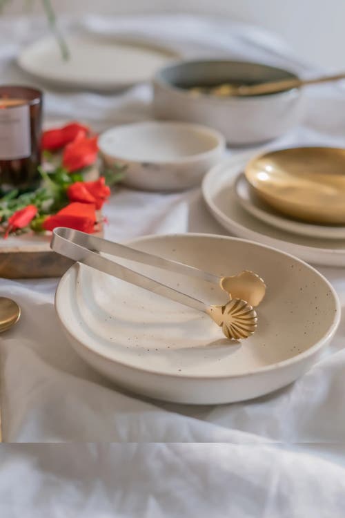 Fleck Seashell Tongs In Gold