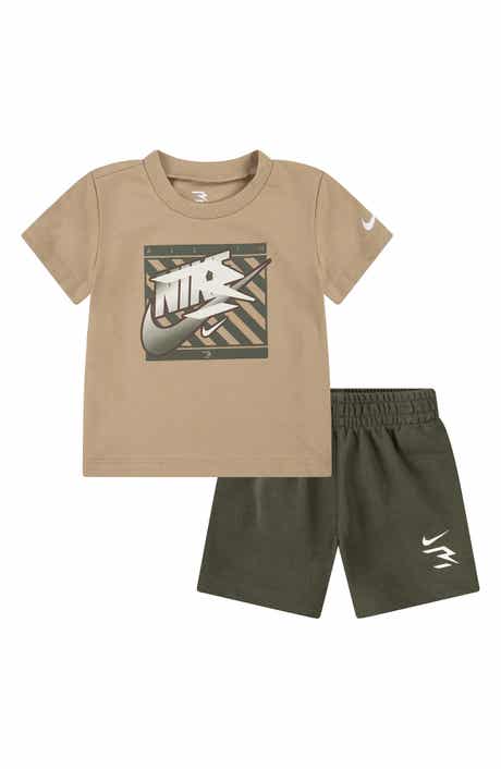 3 Brand Gradient Logo Graphic T-Shirt & Shorts Set