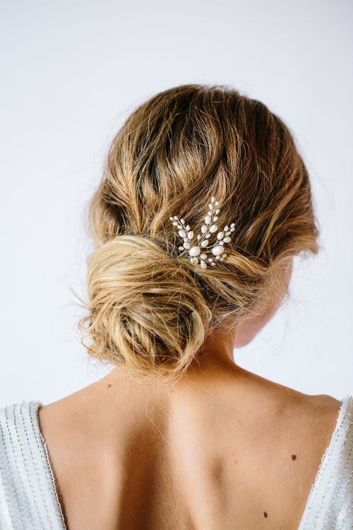 Untamed Petals Poetry Freshwater Pearl Hair Pin In White