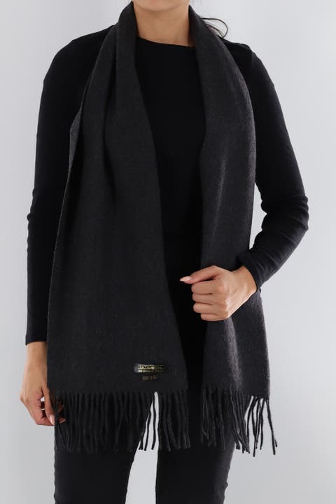 Solid scarf with fringe Border