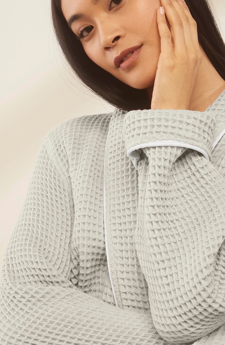 Boll & Branch Organic Cotton Waffle Robe, Alternate, color, Pewter/ White
