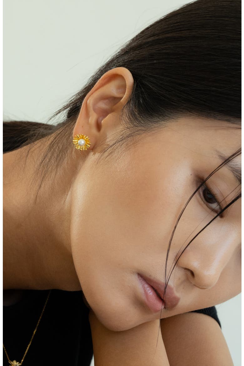 Sterling Silver 18k Gold Plated Flora Pearl Stud Earrings Statement, Alternate, color, Gold
