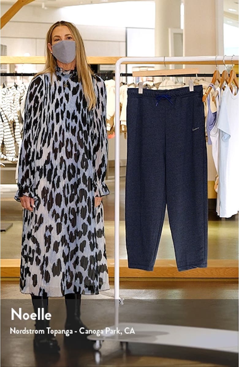 Sportswear Collection Essentials Fleece Pants, sales video thumbnail