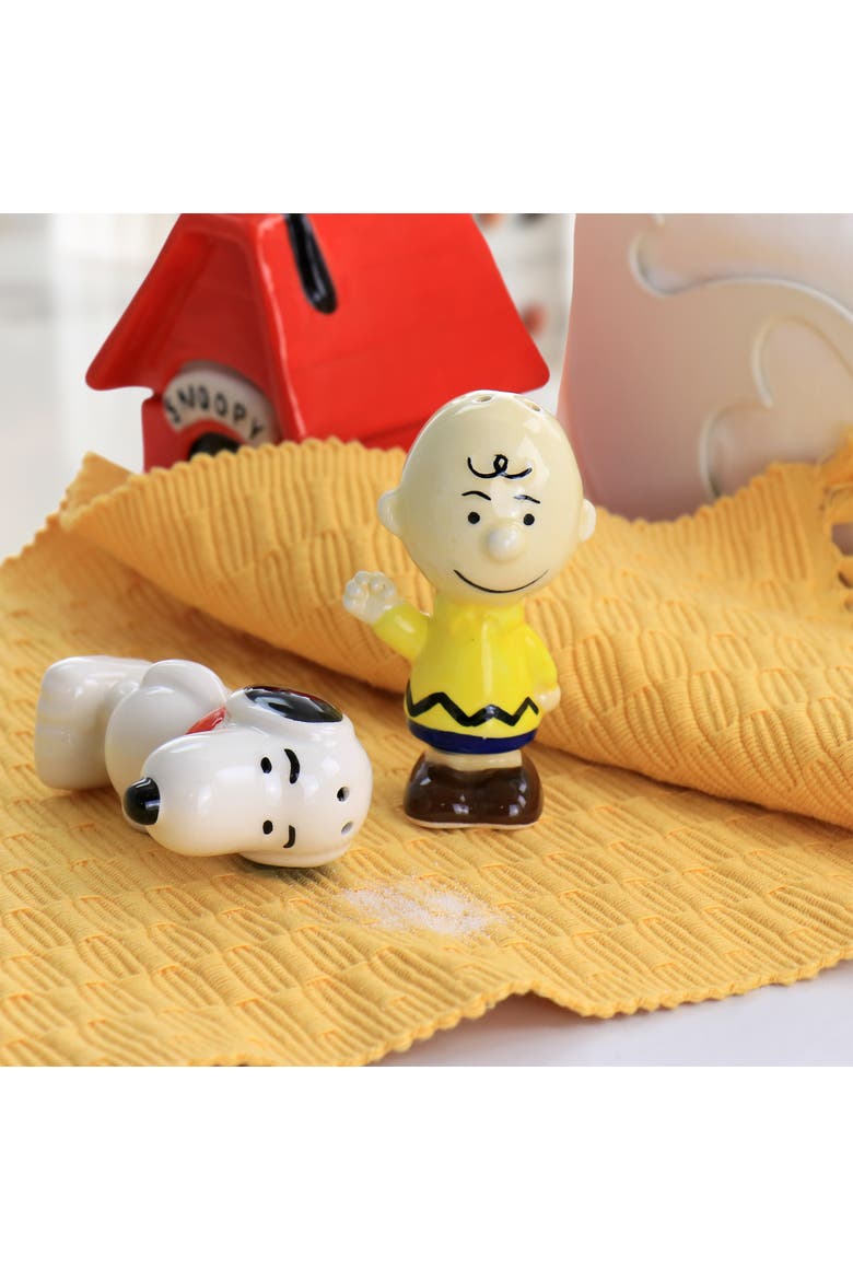 Classical Pals Charlie Brown and Snoopy Figurine Salt and Pepper Shaker Set, Alternate, color, Multi