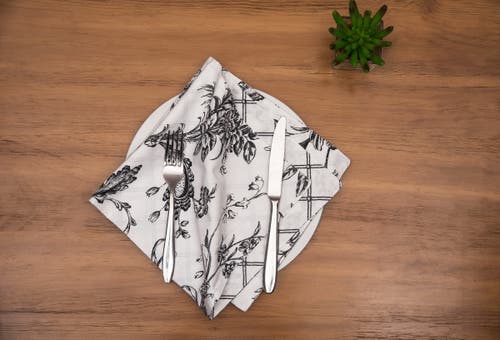 C & F Home C&f Home Bleighton Black Cotton Napkin Machine Washable Set Of 6 In White