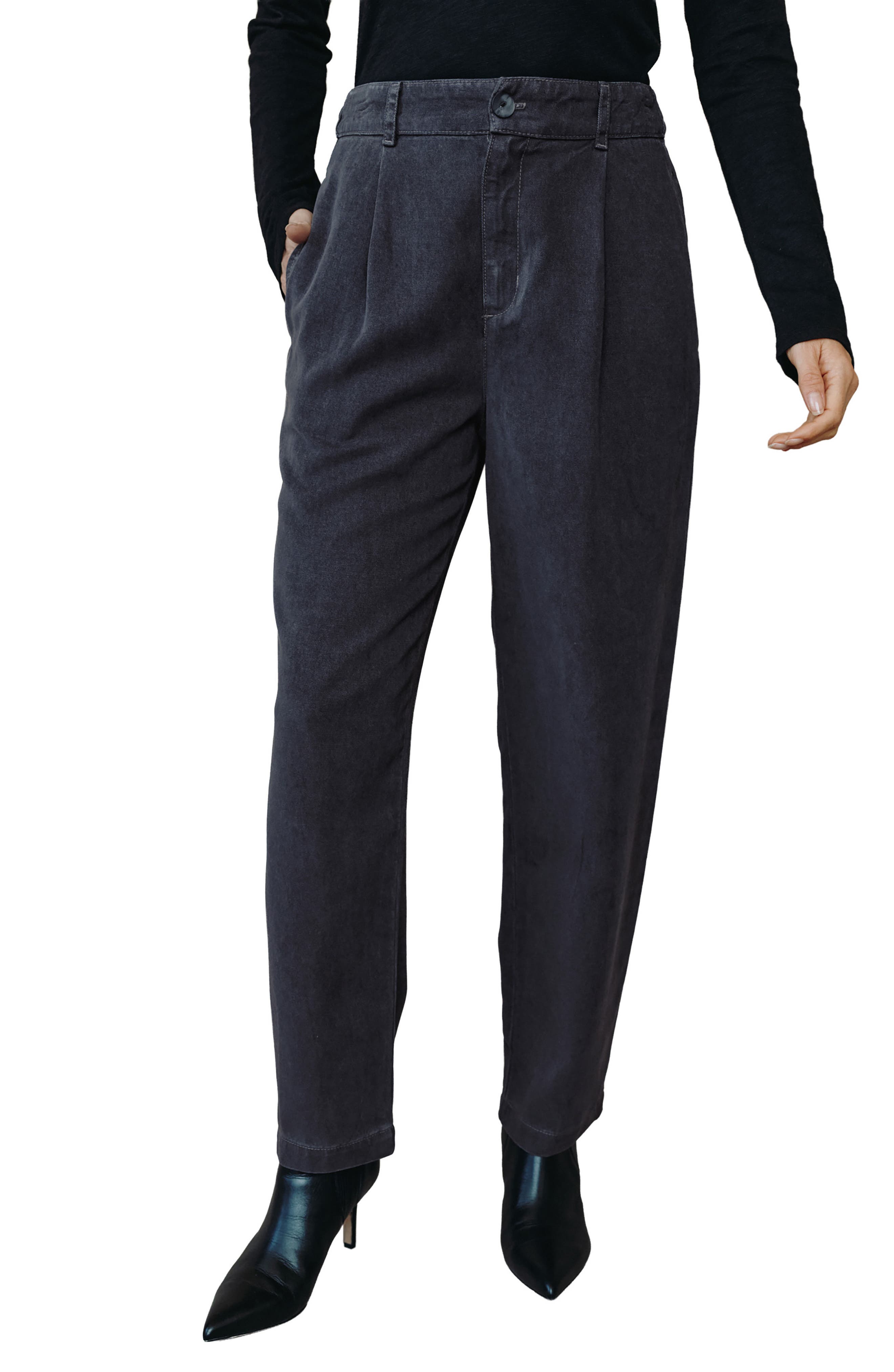 Single Pleat Wide Leg Pants
