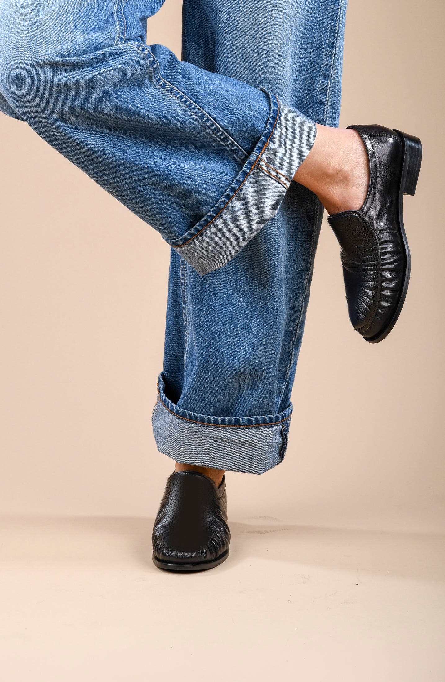 Hideaway Leather Loafer, Alternate, color, BLACK