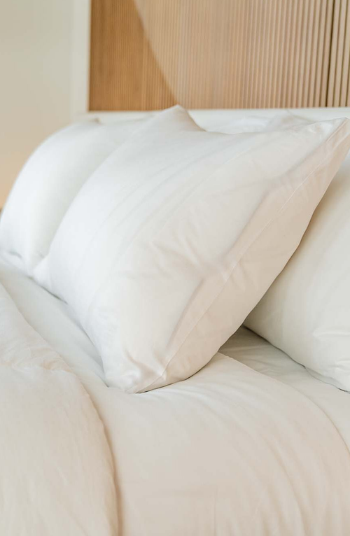 Fluffco | Hotel Comfort Down Alternative Pillow In White