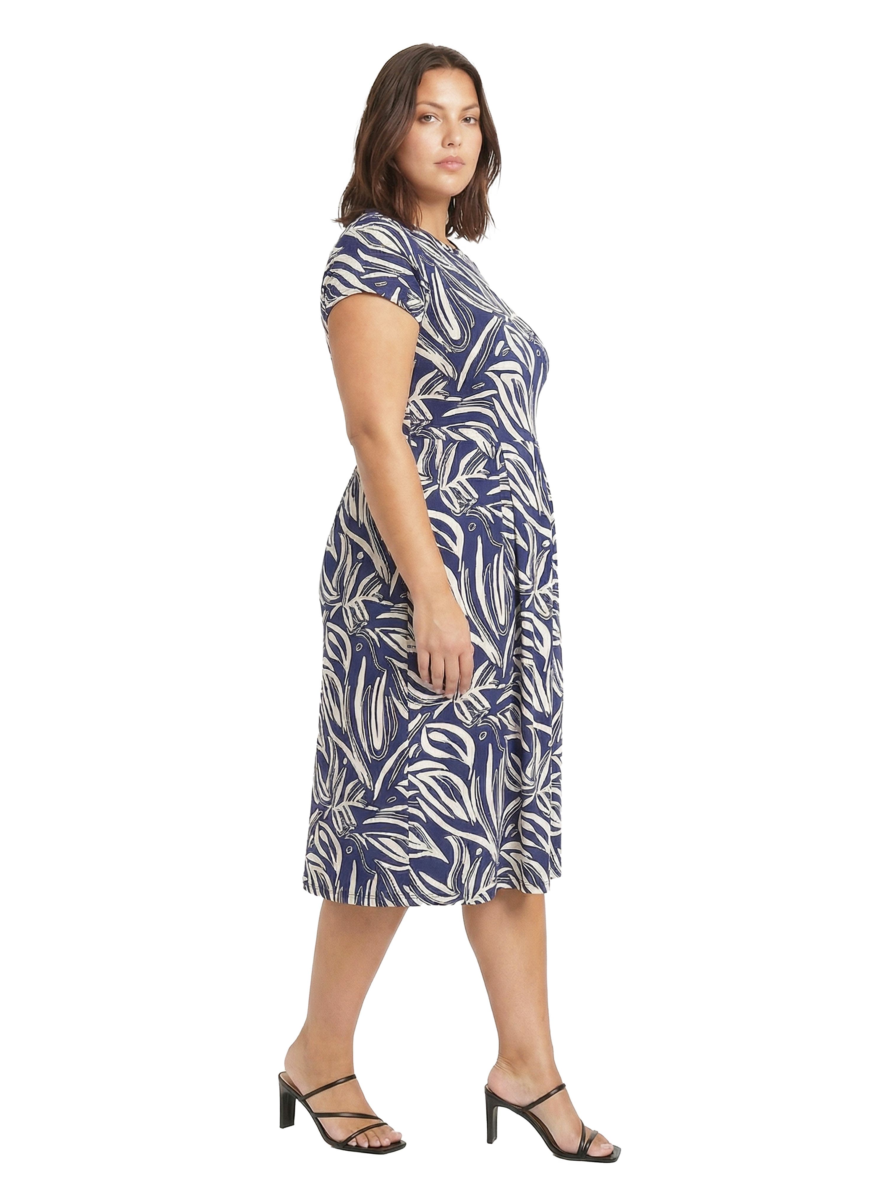 Curvy Essential Abstract Print Short Sleeve Boat Neck Pleated Pocket Fit & Flare Midi Dress - image 2