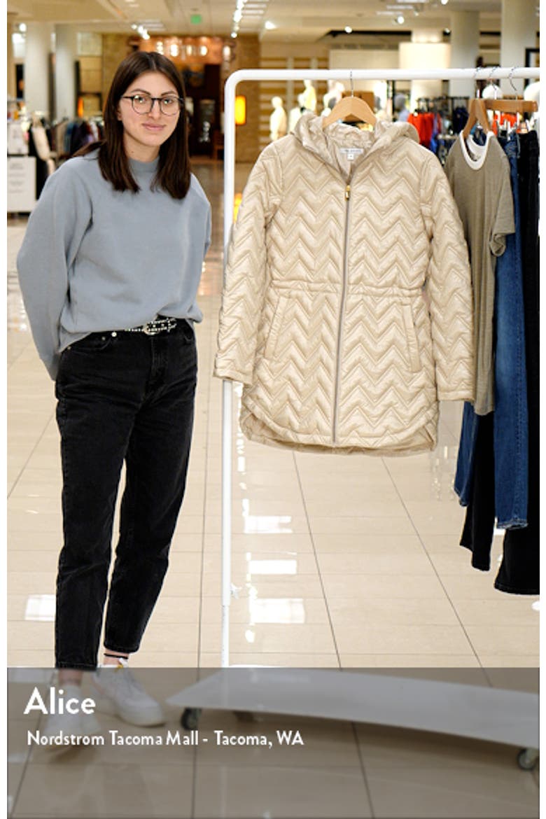 Zigzag Quilt Puffer Jacket video