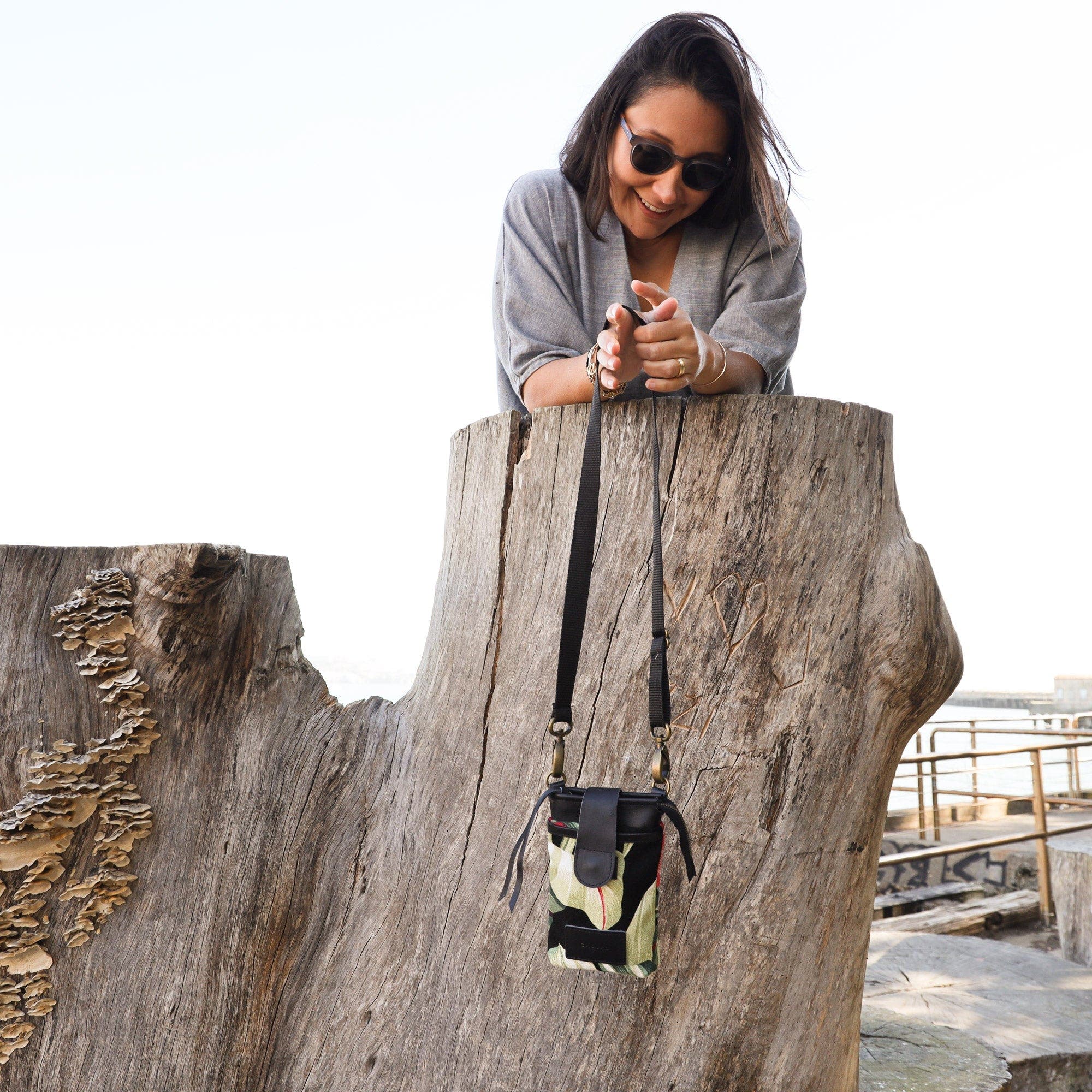 Casupo Compact Phone Bag, Alternate, color, Black Floral