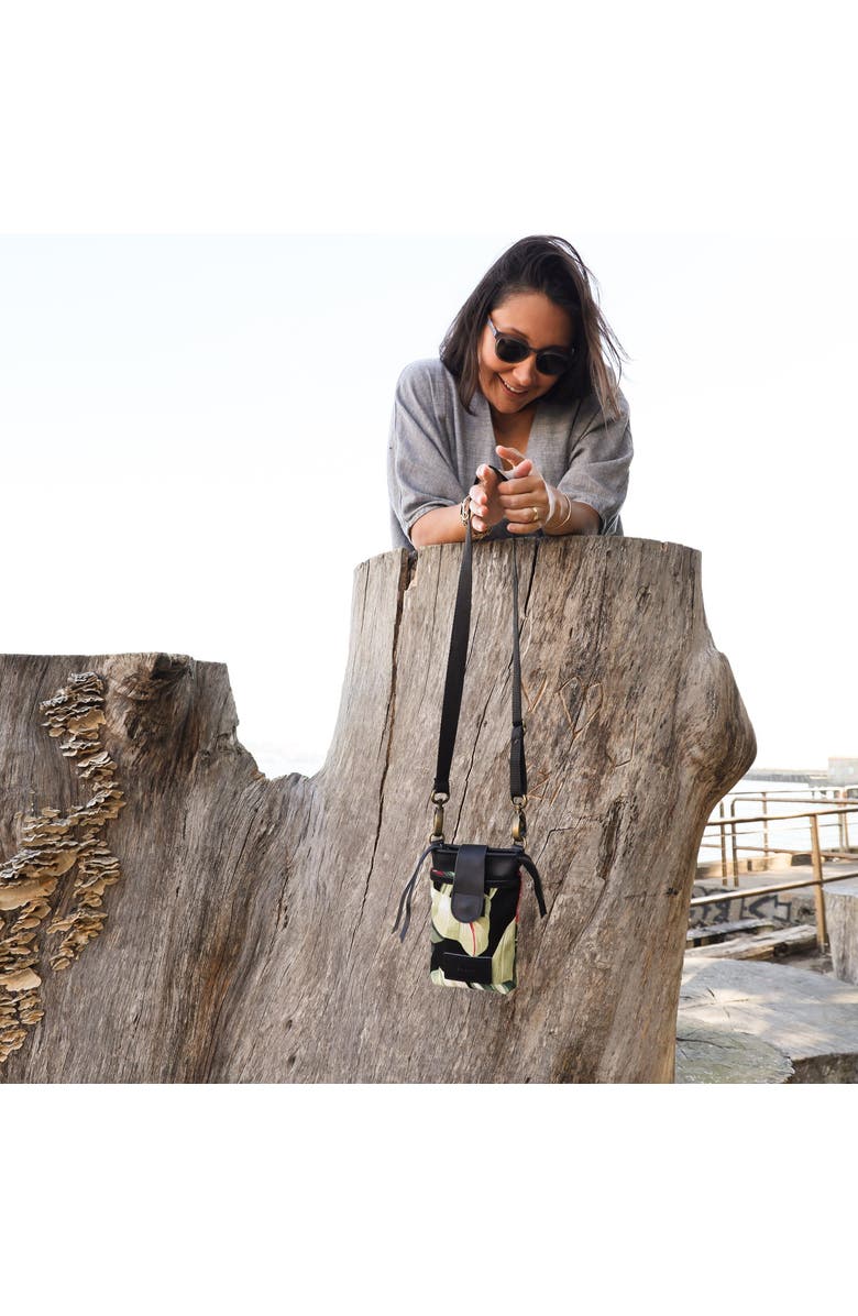 Casupo Compact Phone Bag, Alternate, color, Black Floral